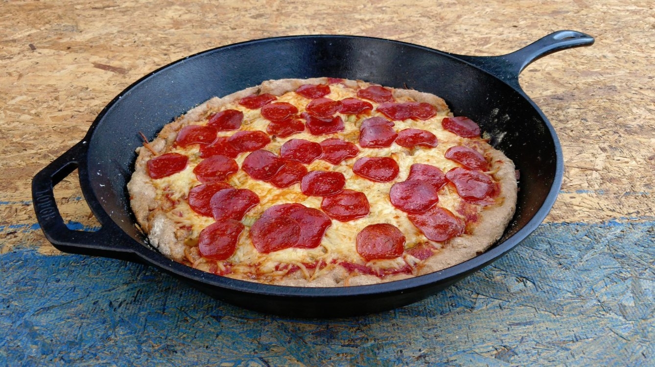 the reviewer's image of the Lodge cast iron skillet