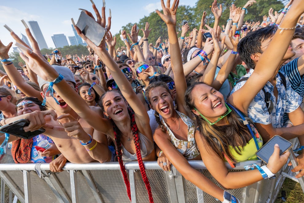 Huge Lollapalooza Crowds Despite COVID Delta Fears