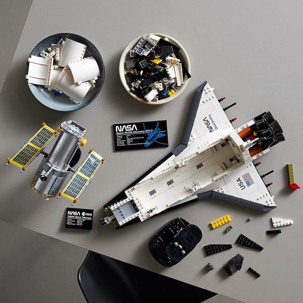 A spaceship kit built in pieces