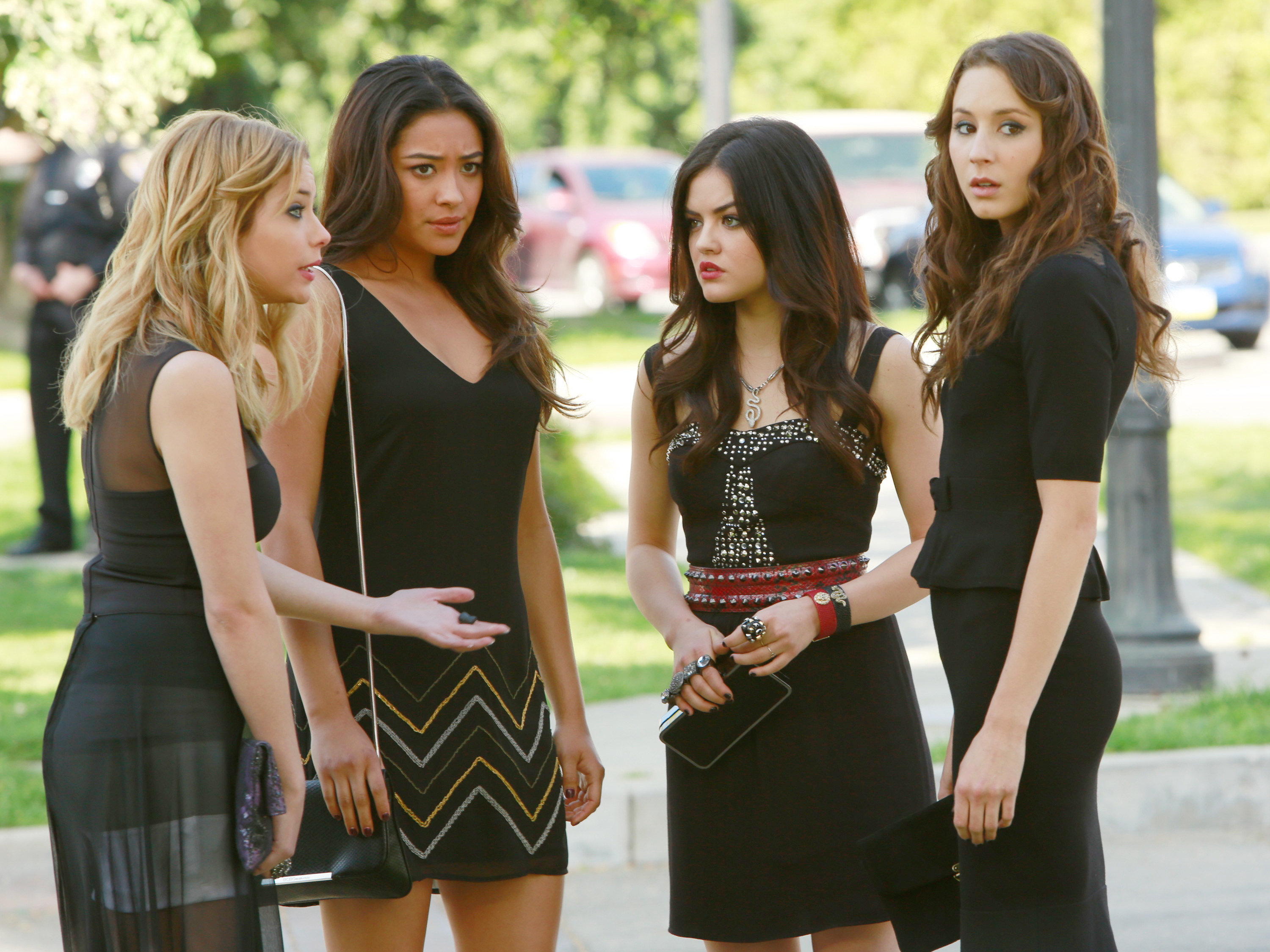 the Liars at Alison&#x27;s funeral in pilot