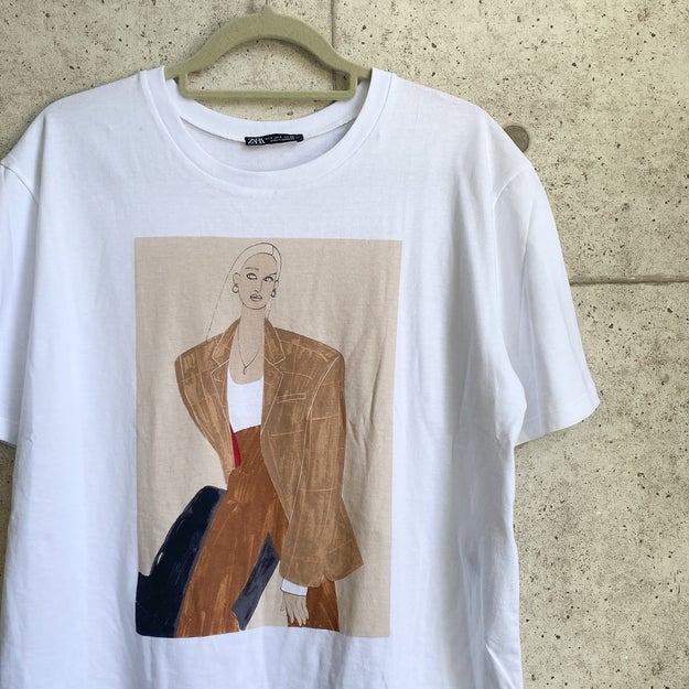 Zaraのセンスに驚き 2590円の 個性派tシャツ シンプルコーデもお洒落になっちゃいます