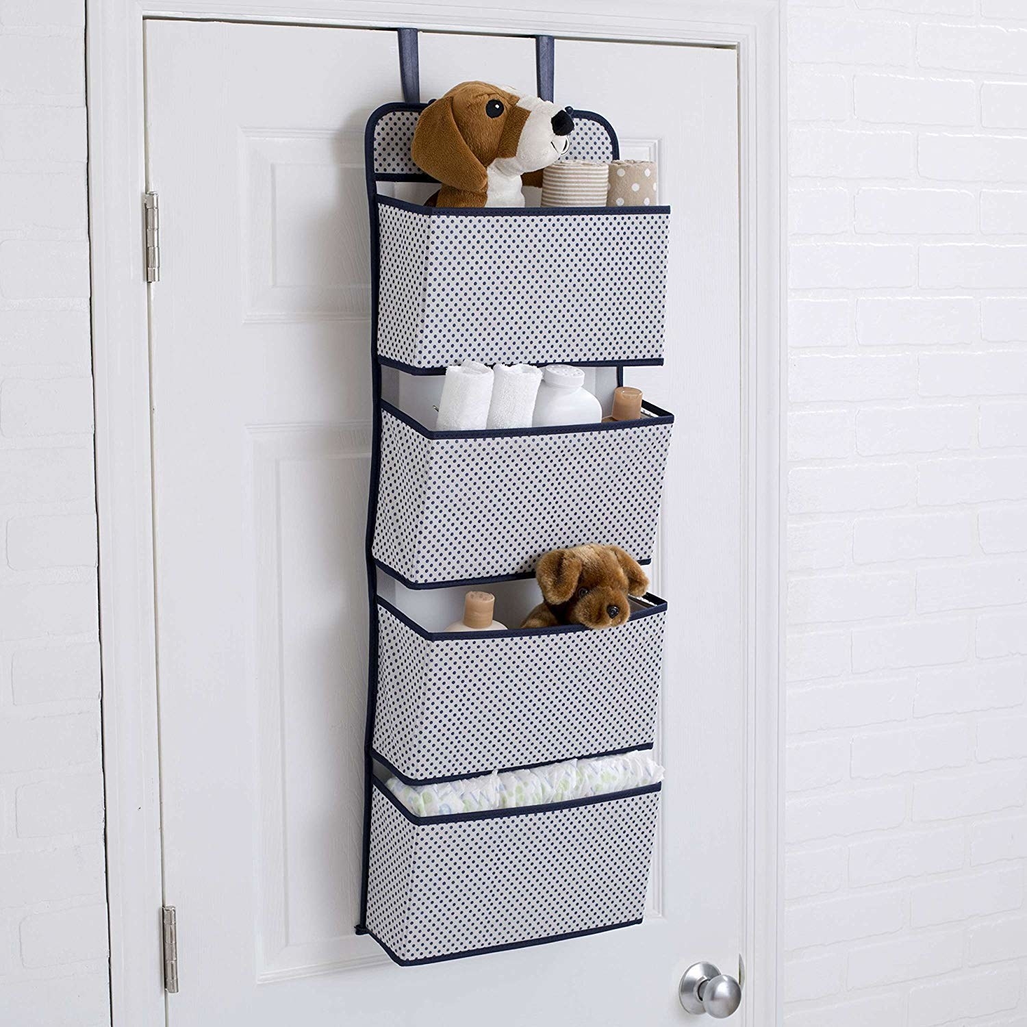 A 4-pocket door hanging organiser with towels and bathroom necessities
