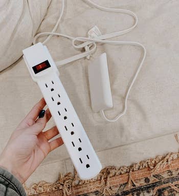 reviewer holding the power strip 