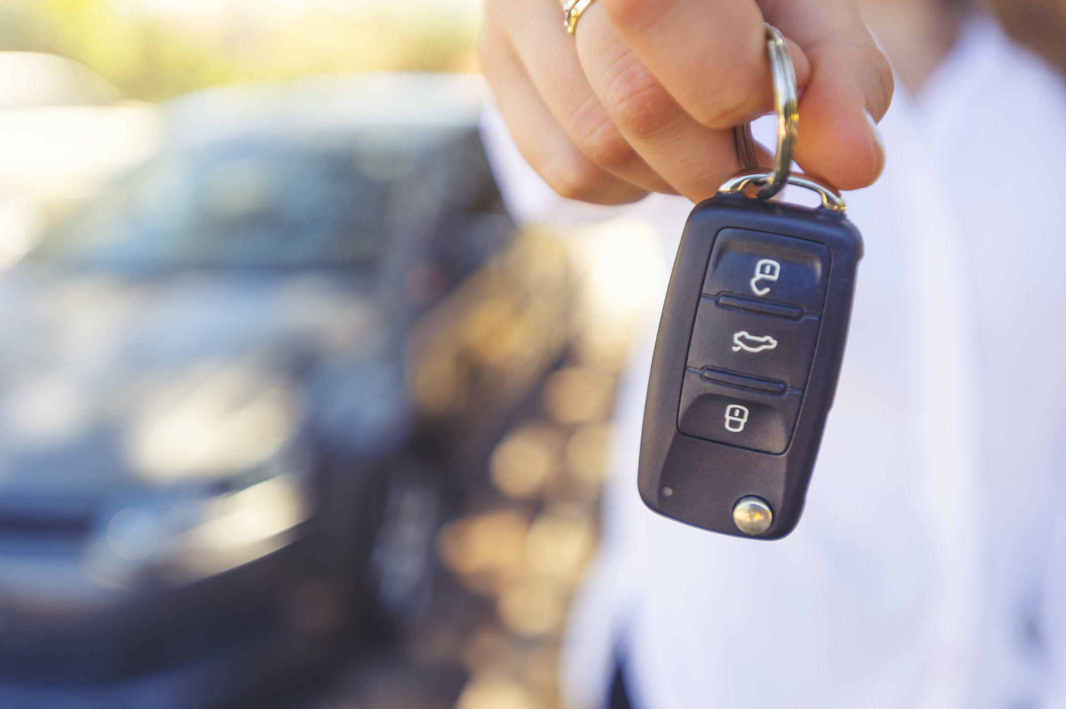 Someone holding the keys to a car.