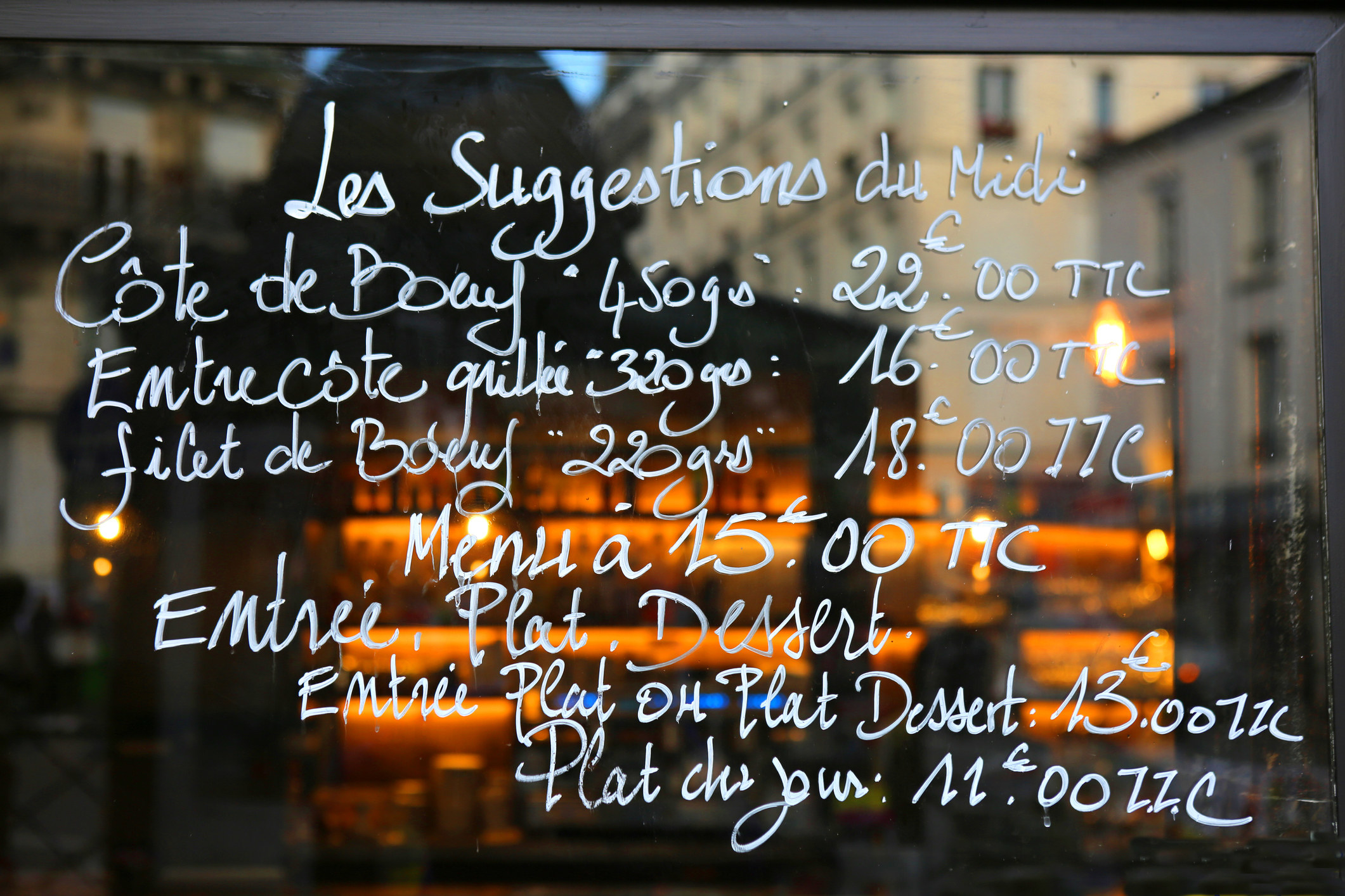 A menu written in French.