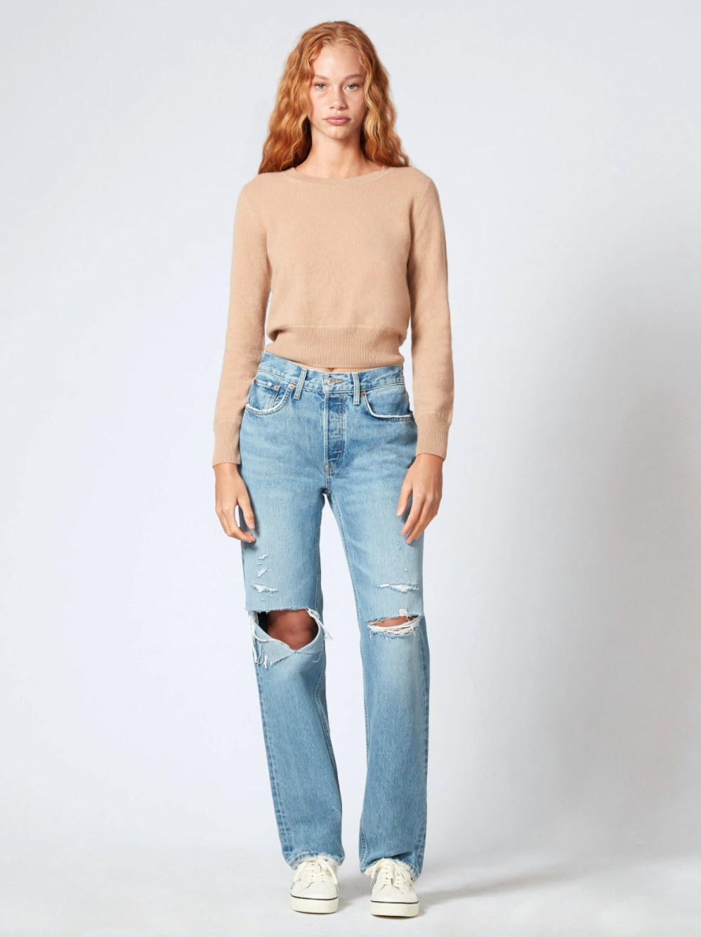 the 90s RE/DONE comfy high rise jeans on a model