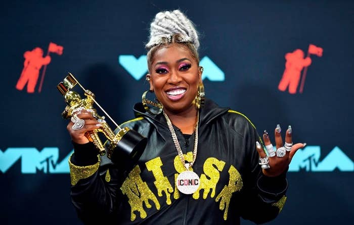 Missy Elliott poses in the press room with &#x27;The Video Vanguard Award&#x27; during the 2019 MTV Video Music Awards