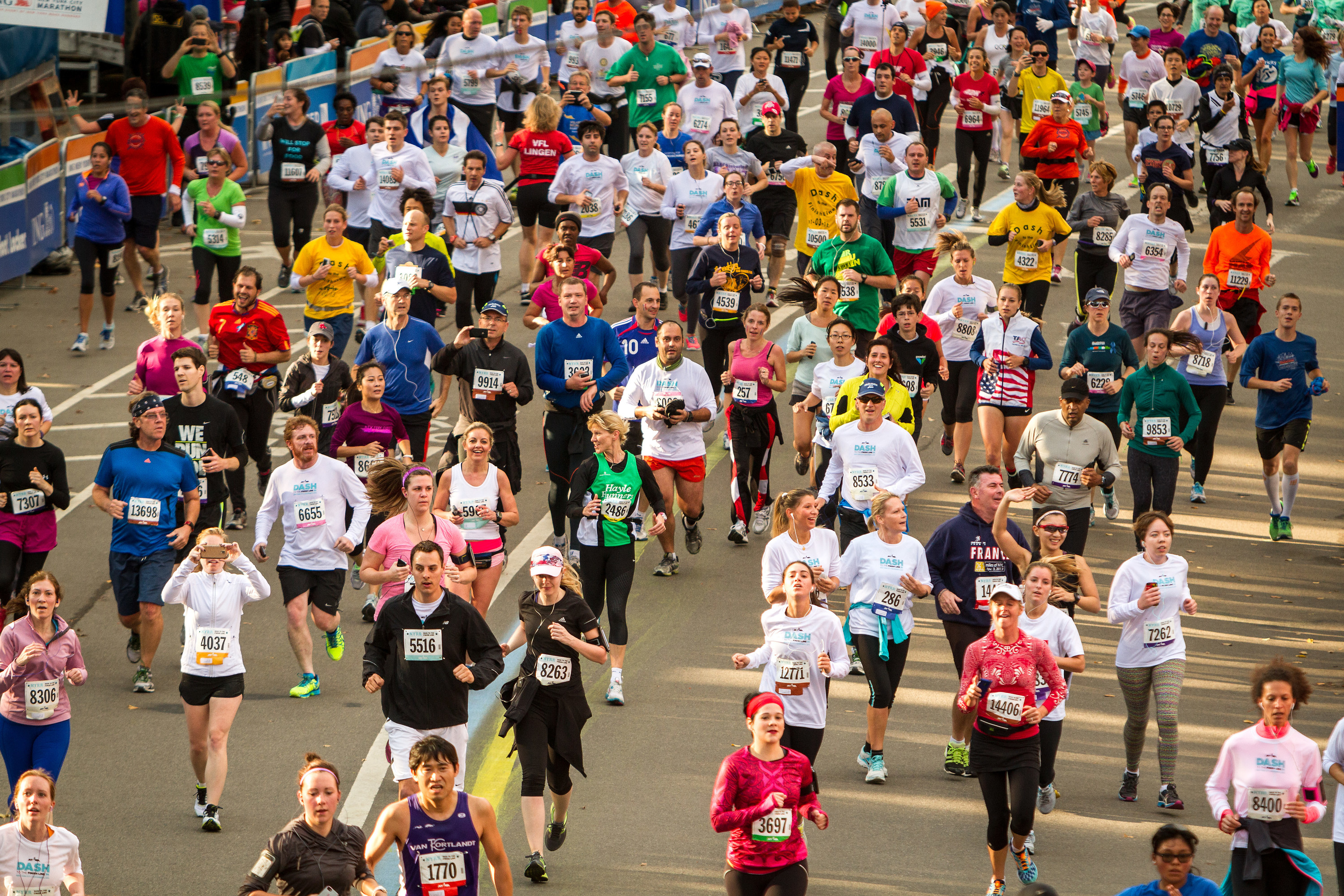 A large crowd runs in a 5K race in New York