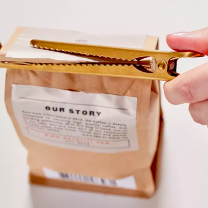 Someone opening the clip