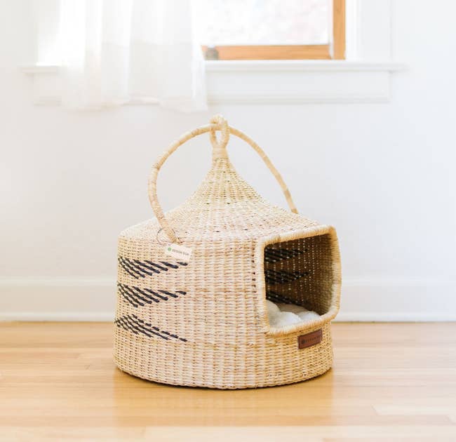 the woven cat lounger