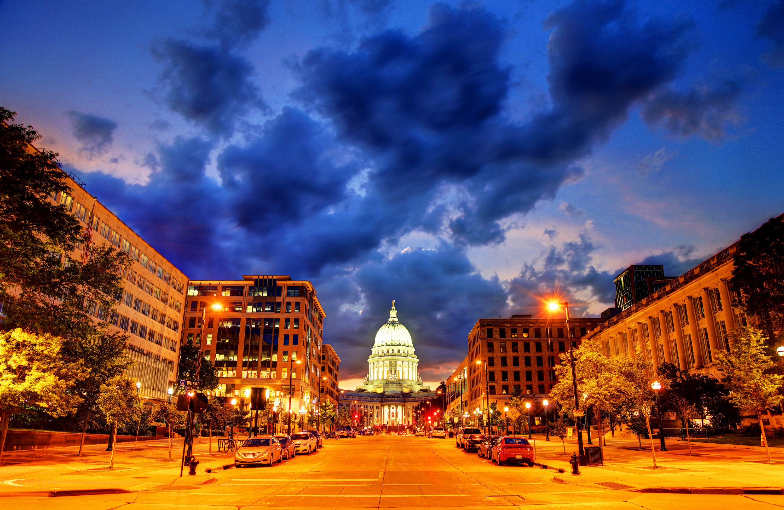 Night shot of the capital building in Madison, Wisconsin