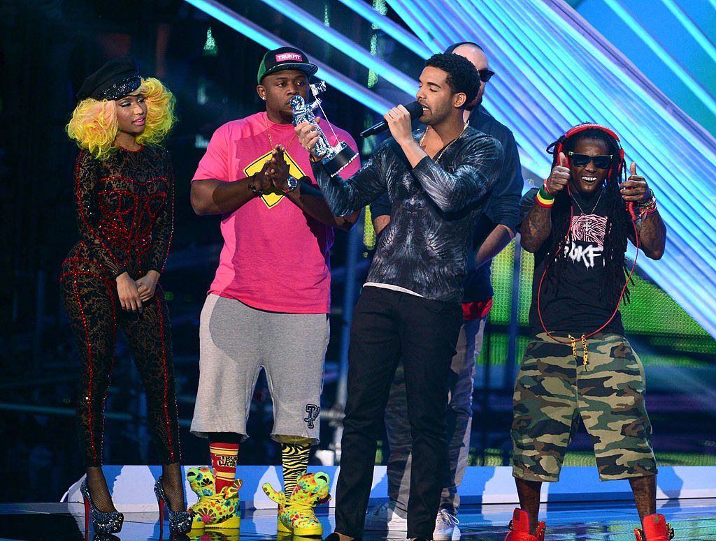 Drake with a crowd of people behind him giving an acceptance speech at the 2012 MTV VMAs