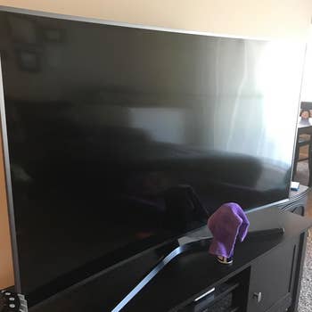 a reviewer photo of the same TV now clean 