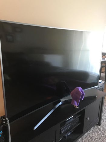 a reviewer photo of the same TV now clean 