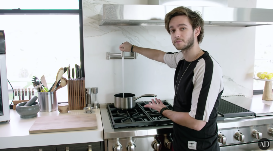 Zedd using his pot filler to fill a pot