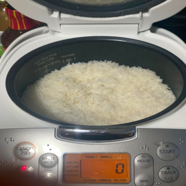 a different reviewer's photo of basmati rice in the rice cooker