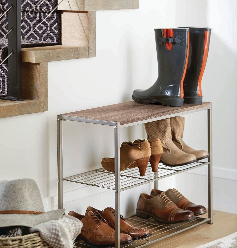 The rustic oak three-tier shoe rack