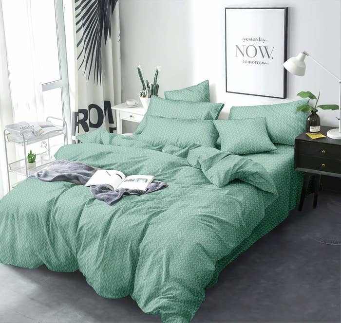 A green cotton double bedsheet with 2 pillow covers