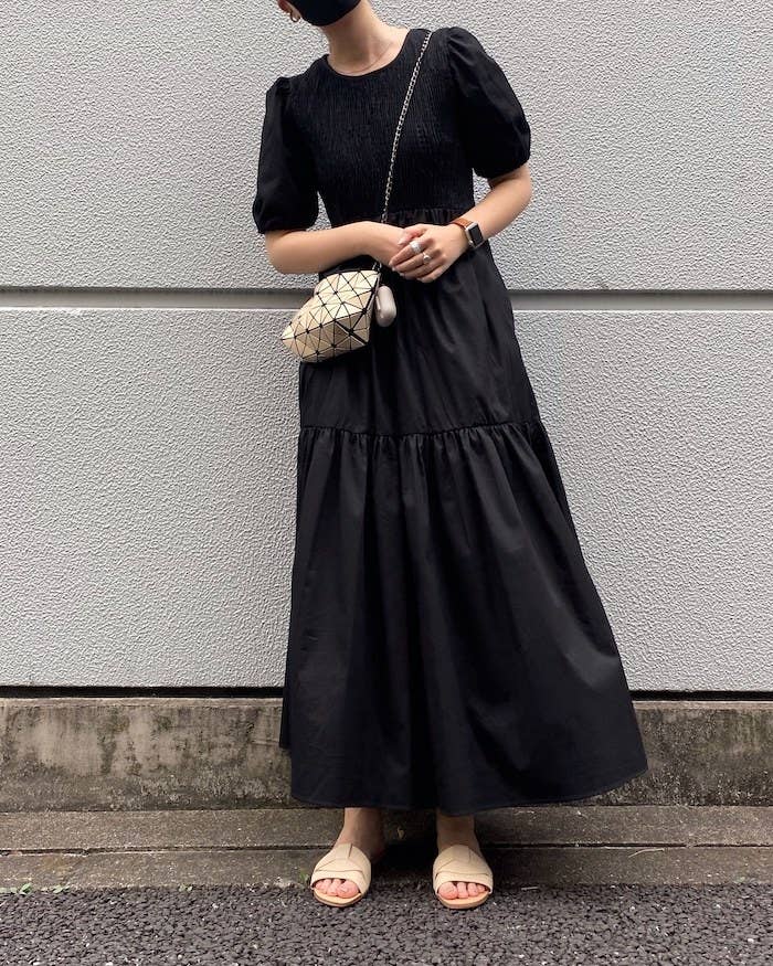 シルエットがめっちゃ綺麗 ユニクロの新作 2990円スカート 波打つようなフレアが美しすぎる