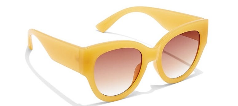 the rounded cat-eye sunglasses in yellow