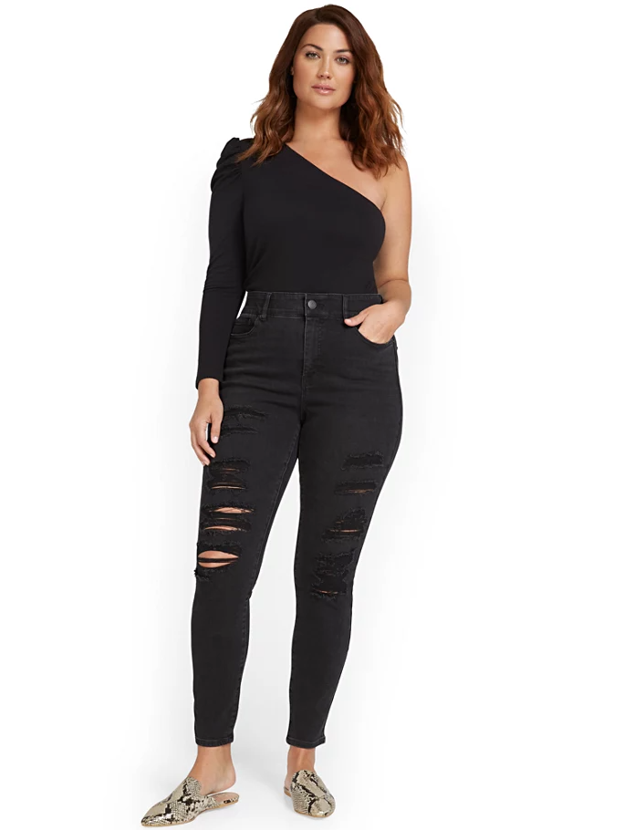 the pair of sunny skinny high-waisted jeans in black on a model