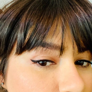 reviewer with a gorgeous cat eye