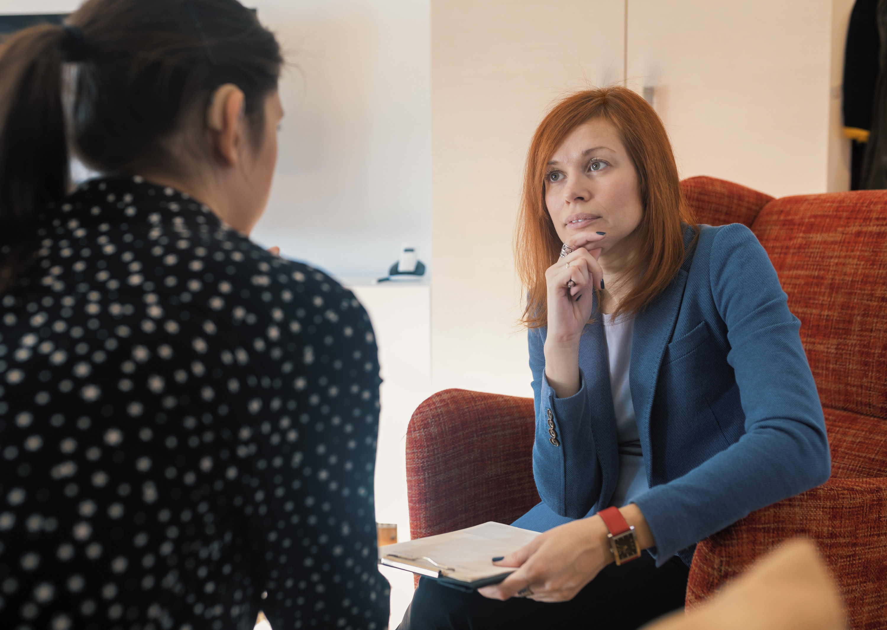 Female therapist discusses with teenage patients