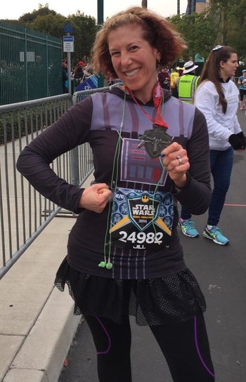 Reviewer wears same thermal leggings while running a marathon outside in colder weather