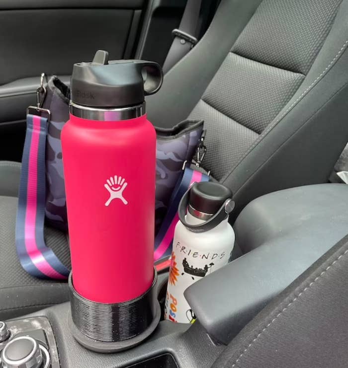 the Hydroflas car cup holder in black in a reviewer&#x27;s car