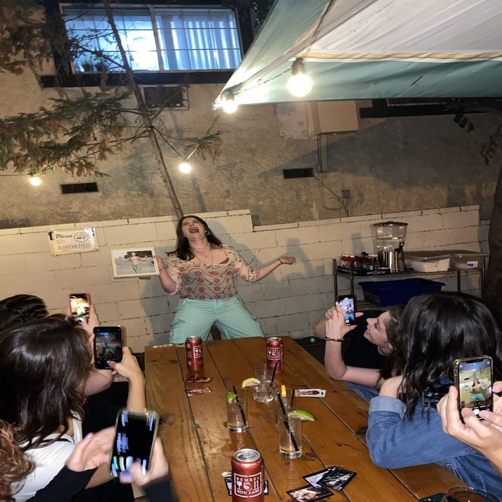 A Woman Re-Created The Nicole Kidman Divorce Outfit At Her Divorce Party