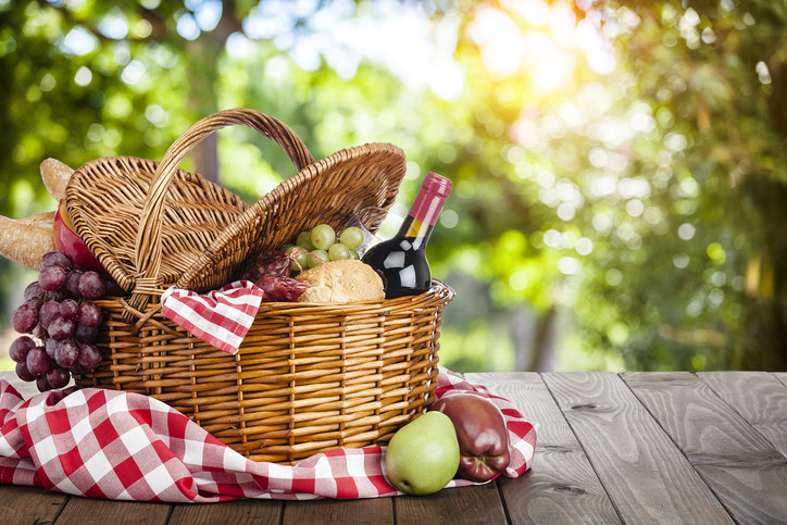 Picnic basket with fruit and bread