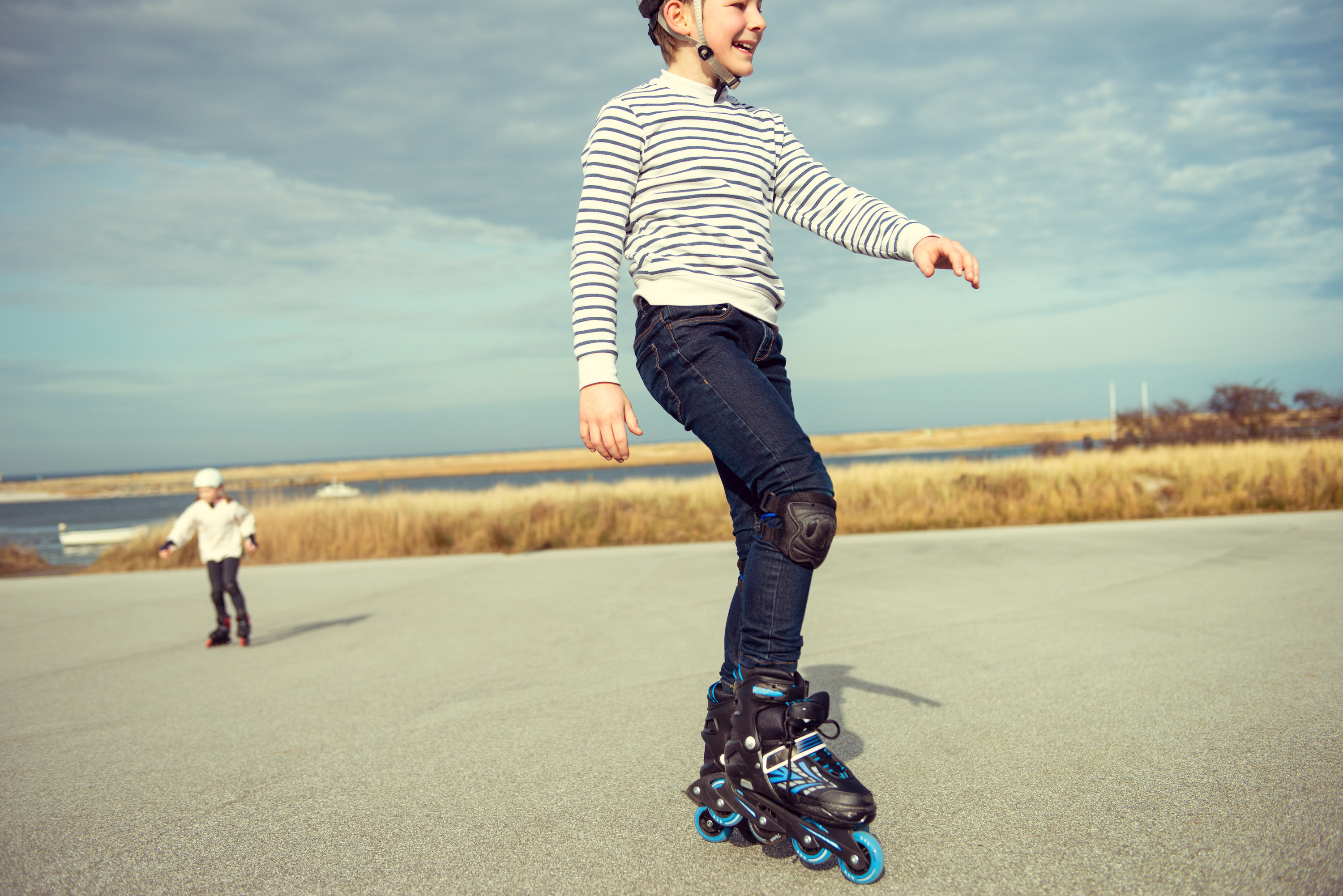 A kid rollerblading