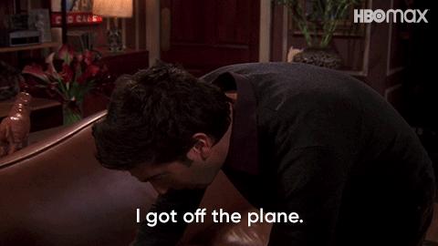 Rachel dizendo "Desci do avião" em "Friends"