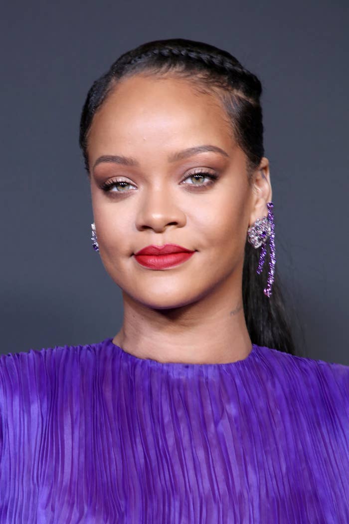 蕾哈娜（Rihanna）在2020年的NAACP图像奖上拍摄