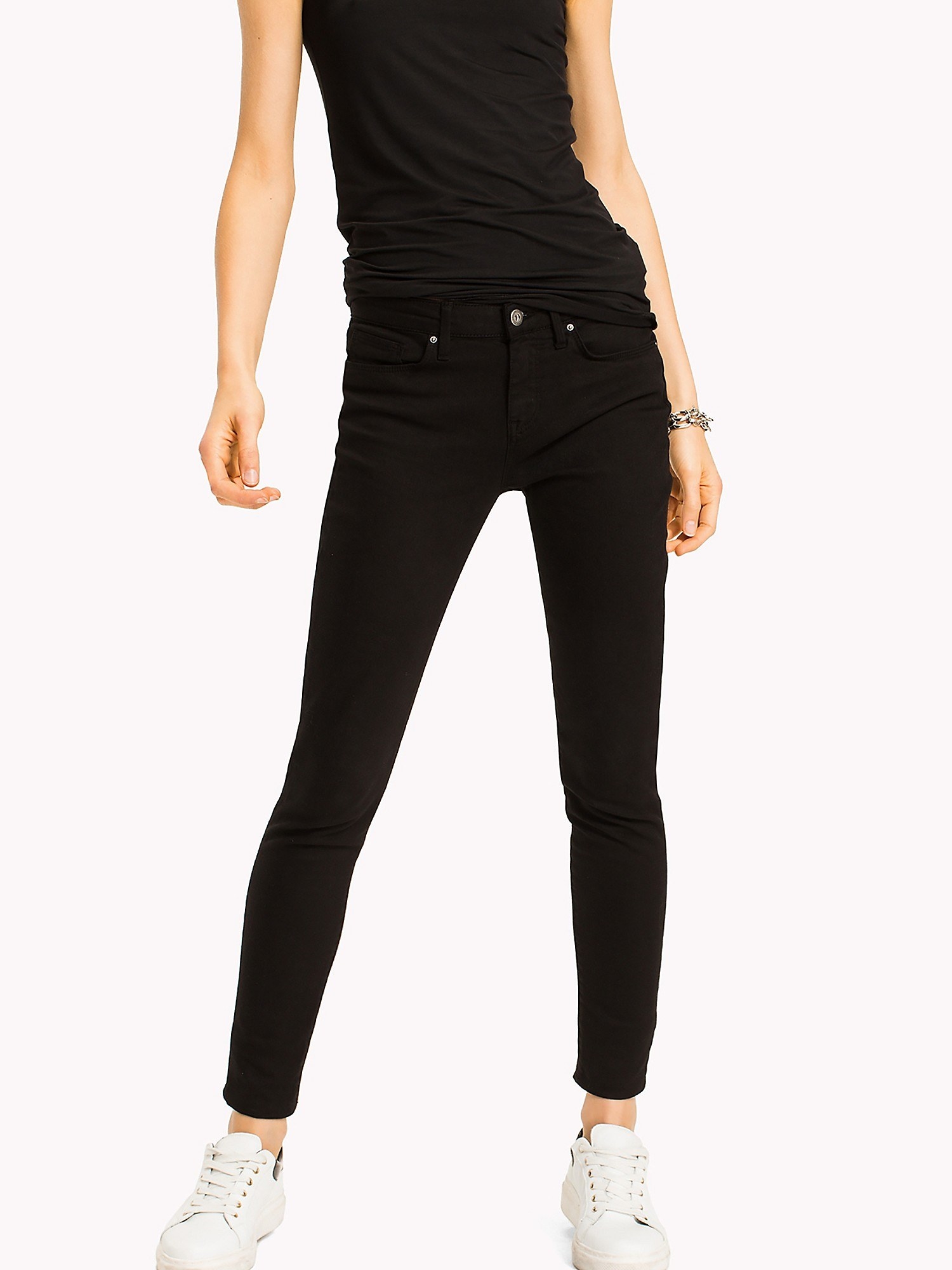 Model wearing black Jegging Fit Jean