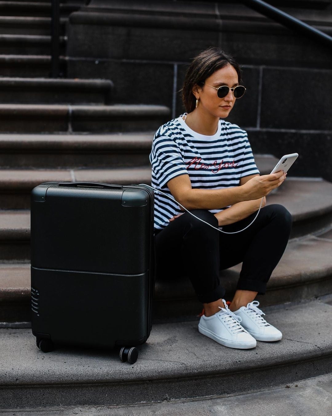 A suitcase that can measure its own weight : r/mildlyinteresting