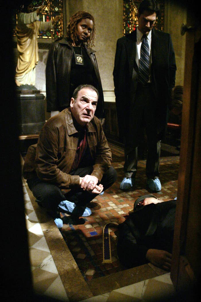 Mandy Patinkin crouching over a dead body on the set of "Criminal Minds"