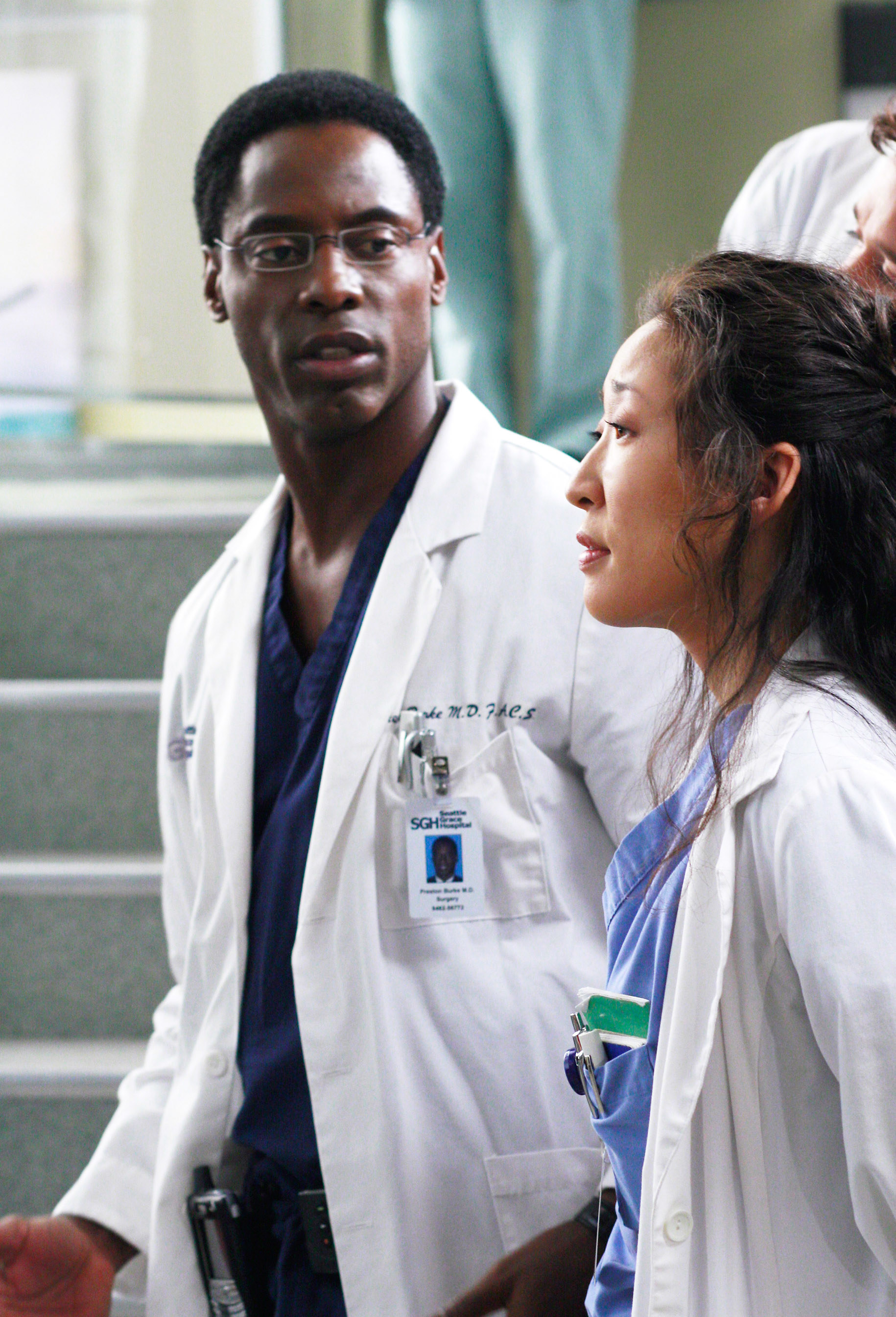 Isaiah Washington and Sandra Oh on set of "Grey's Anatomy"