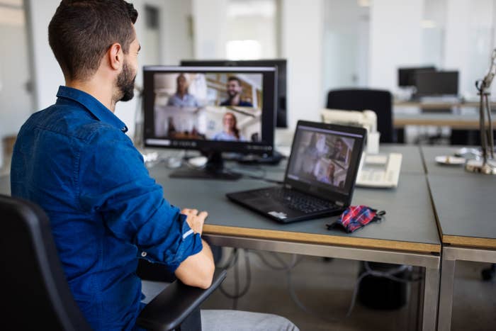 Person leading a zoom meeting with their team