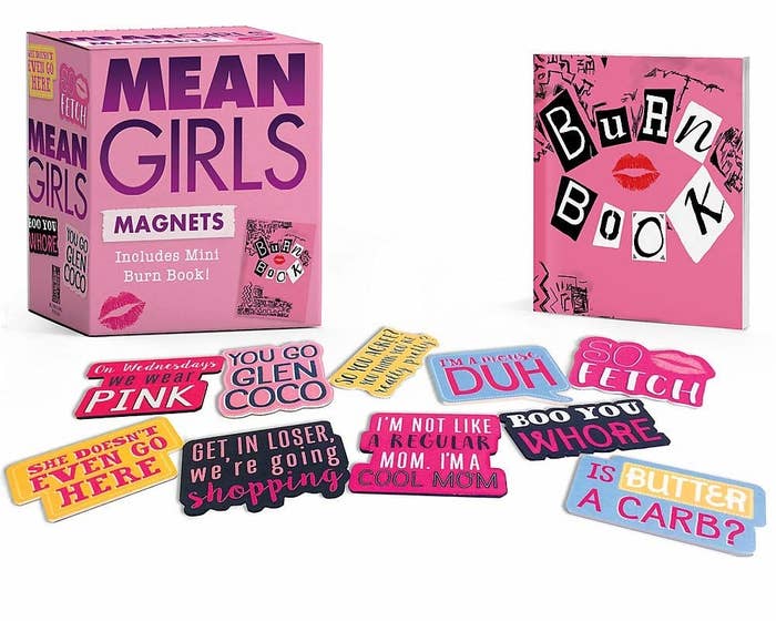 10 imanes y un librito con frases de la película Mean Girls