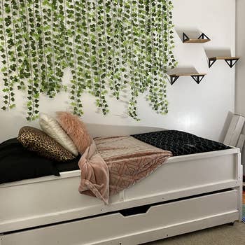 Reviewer's bed with the ivy garland displayed on the wall