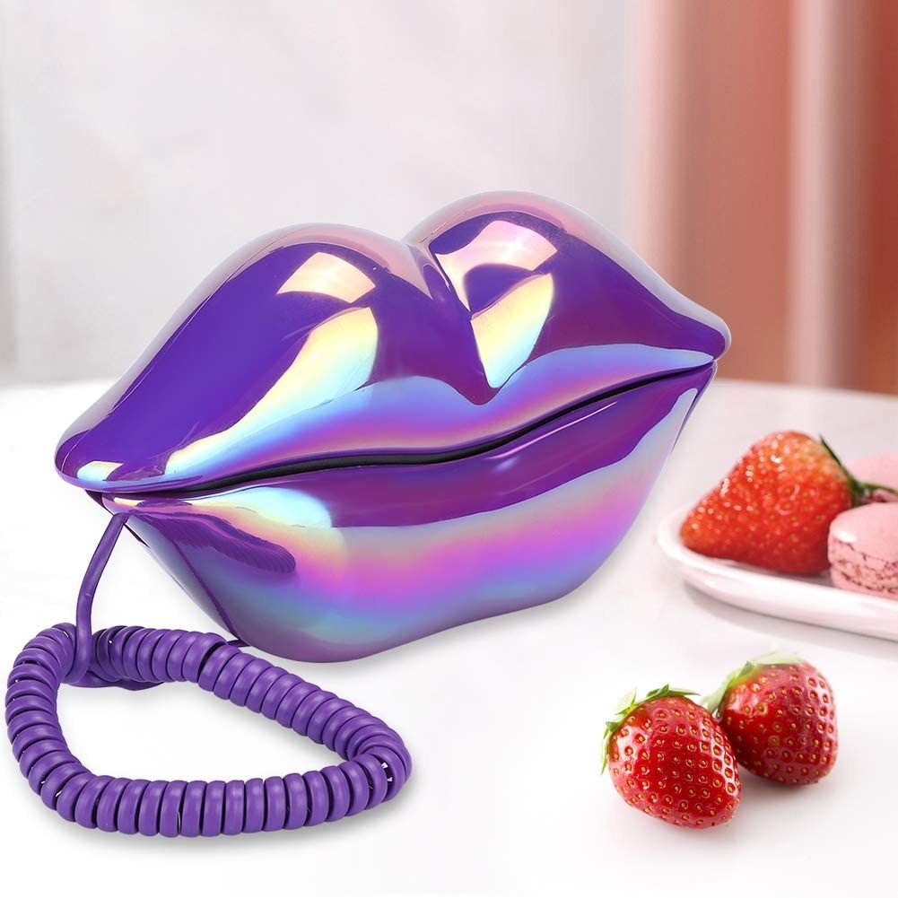 teléfono multicolor en forma de labios