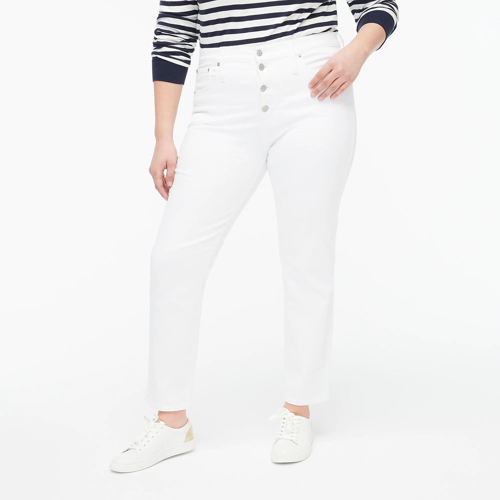 A model wearing the white jeans with four buttons and a slim leg