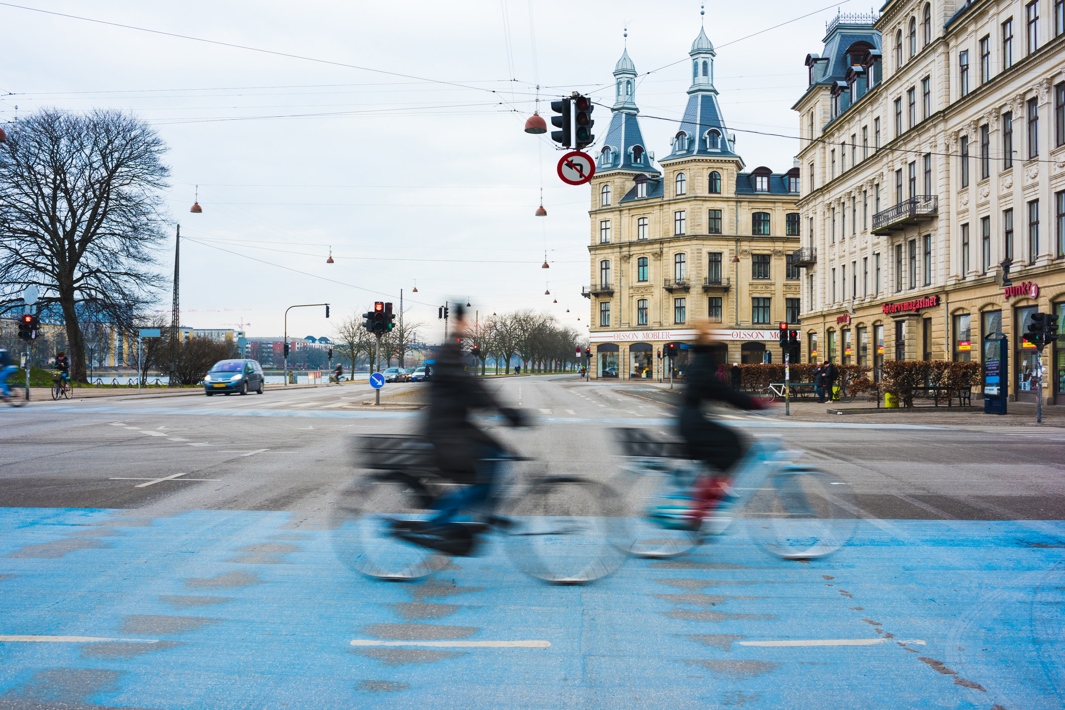 在哥本哈根人骑自行车。