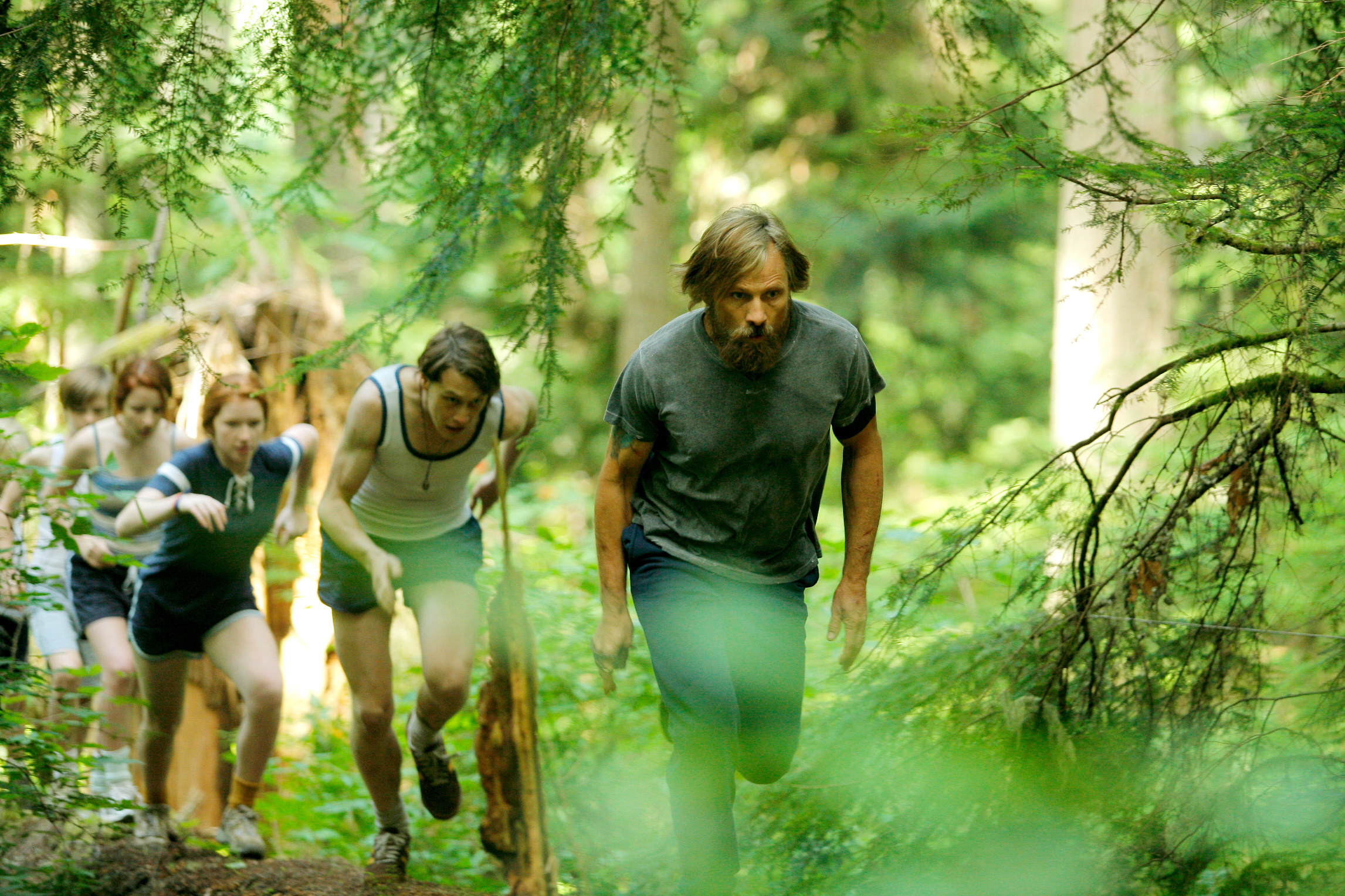 Viggo Mortensen leads Nicholas Hamilton, Annalise Basso, Samantha Isler, and George MacKay on a run through the woods