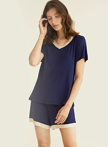 Model in navy blue version