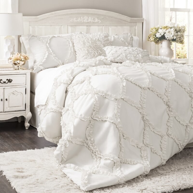 the white textured comforter