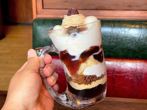 一人じゃ食べきれないよ びっくりドンキー 栗のジョッキパフェ ボリュームが凄すぎて笑っちゃった Buzzfeed Japan びっくりドンキー から 4種のマロンデザート ｄメニューニュース Nttドコモ