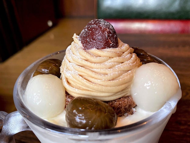 一人じゃ食べきれないよ びっくりドンキー 栗のジョッキパフェ ボリュームが凄すぎて笑っちゃった Buzzfeed Japan びっくりドンキー から 4種のマロンデザート ｄメニューニュース Nttドコモ