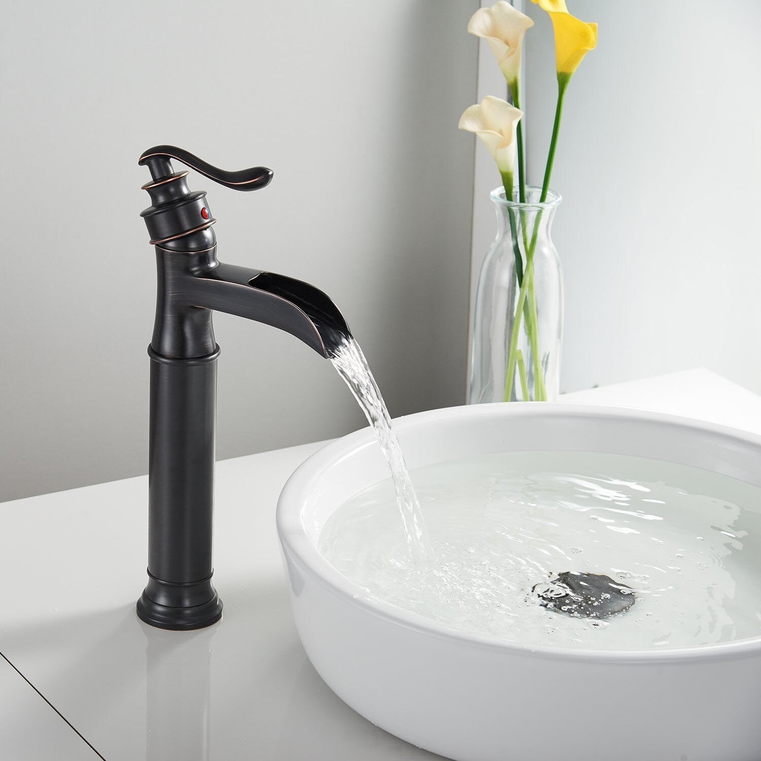 The faucet in the color Oil Rubbed Bronze